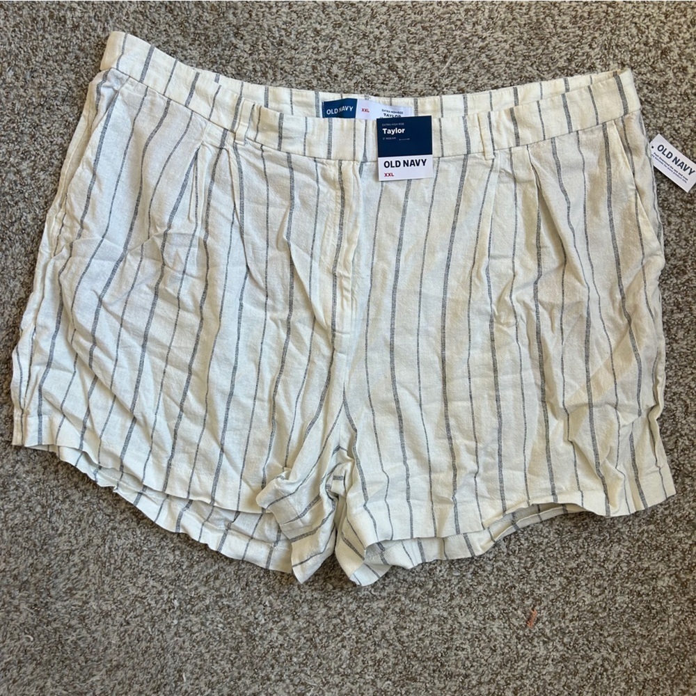 🦋 Old Navy Extra High Rise Taylor Adjustable Waist Cream Pinstripe Shorts NWT